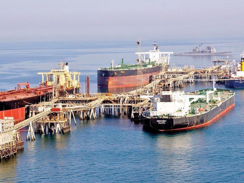 پیش‌بینی بلومبرگ درمورد قیمت نفت درصورت بسته‌شدن تنگهٔ هرمز