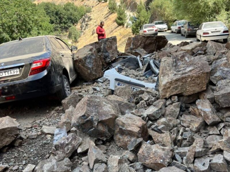 ۶ کشته و مصدوم در حادثه ریزش کوه روی خودروها