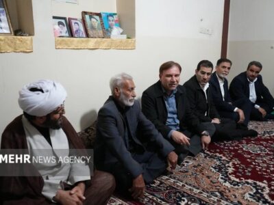 استاندار بوشهر به دیدار خانواده شهدای جنگ رمضان رفت