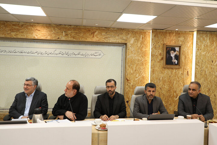 جزئیات نشست جمعی از نمایندگان با وزیر بهداشت؛ تأکید بر کنترل قیمت دارو