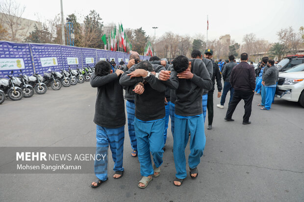 دستگیری سارقان به عنف کارگاه ضایعاتی در فلاورجان طی ۲۴ ساعت