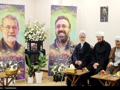 دیدار آیت‌الله اعرافی با خانواده شهید لاریجانی+ عکس