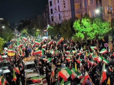 رژه شیردختران ملایری در اجتماعات شبانه