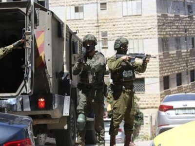 زخمی شدن دو فلسطینی و اسیر شدن یک نفر در جنوب کرانه باختری