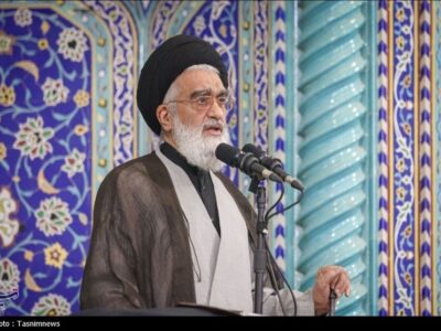 شباهت بیعت مردم با سومین امام انقلاب به بیعت رضوان با پیامبر(ص)