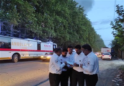 مصدومیت ۸ نفر در آتش‌سوزی ‌کارخانه چسب کرج