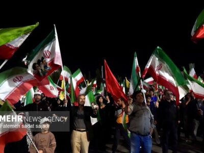 میدان آزادی میزبان شور کرامت و مقاومت مردم کرمان