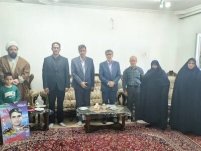 تجلیل نماینده حضرت آیت‌الله سیستانی از خانواده شهدای جنگ رمضان عجب‌شیر
