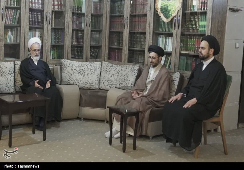 حضور آیت الله اعرافی در منزل وزیر اطلاعات شهید
