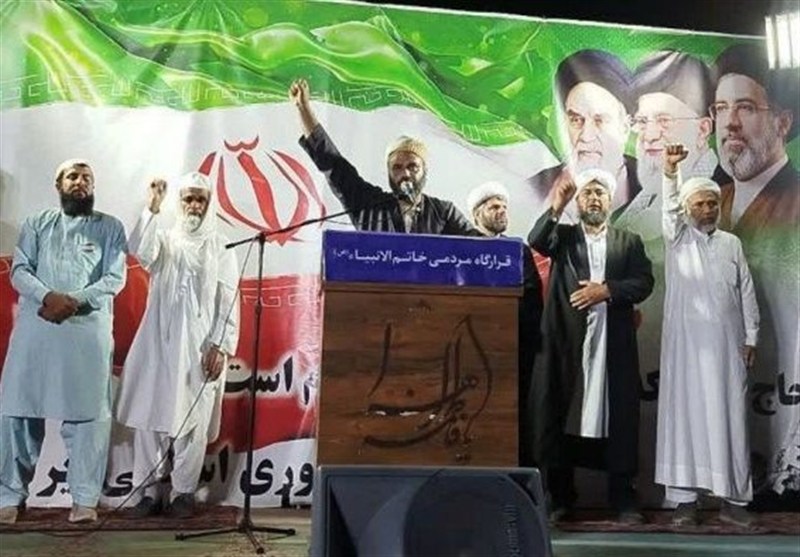 روحانی اهل سنت بندر خمیر: ما مرزداران خلیج فارس تا پای جان ایستاده‌ایم