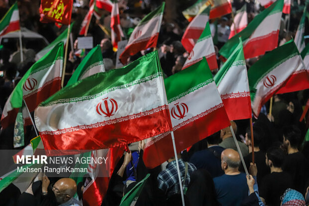 وقتی همه پای کار وطن هستند؛ کدام خوانندگان در میدان خواندند؟