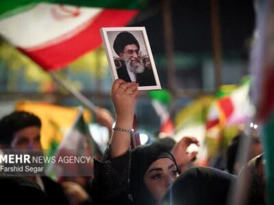لحظه‌به‌لحظه وداع ملت با رهبر شهید انقلاب از امواج رادیو قرآن