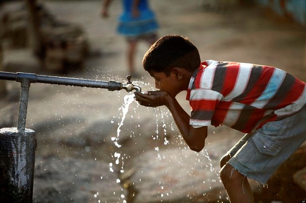 مدام آب بنوشید؛ راهکارهای مقابله با گرمازدگی
