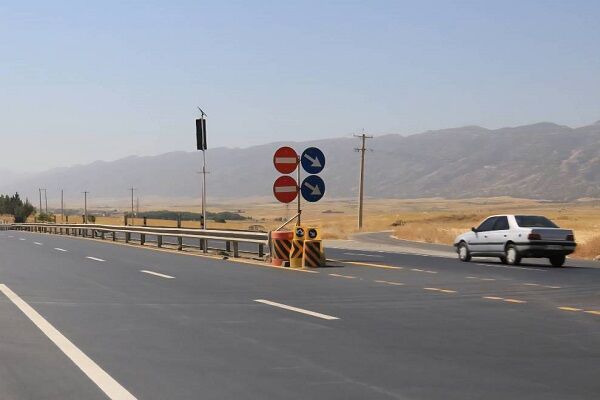 نصب ٣٠٠٠ تابلو و علائم ایمنی در محورهای ایلام تا پیش از
اربعین حسینی