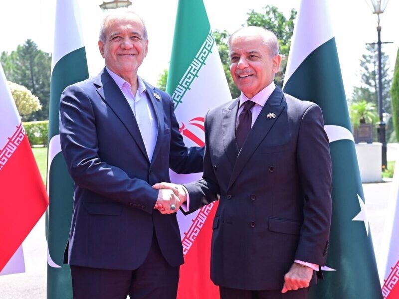 پزشکیان وارد اسلام‌آباد شد