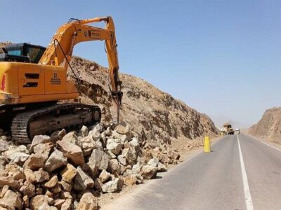 ببینید| افزایش ایمنی با برداشت ترانشه جهت تعریض راه و آسفالت
محور بجستان -گناباد