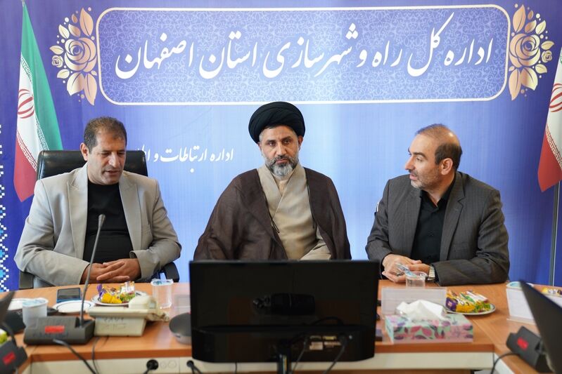 ببینید| بررسی روند طرح کمربندی جدید نجف‌آباد و نحوه تأمین
منابع مالی پروژه‌های عمرانی