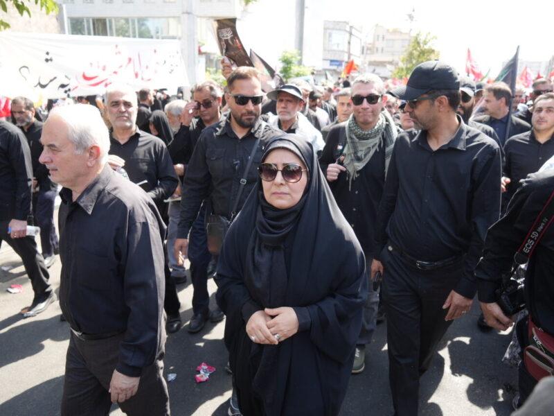 ببینید | حضور وزیر راه و شهرسازی در مراسم تشییع پیکر رهبر
شهید انقلاب