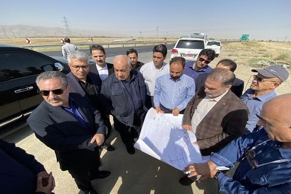 ببینید | سفر یک روزه معاون وزیر راه وشهرسازی و مدیرعامل شرکت
ساخت وتوسعه زیربناهای حمل ونقل کشور به استان مرکزی