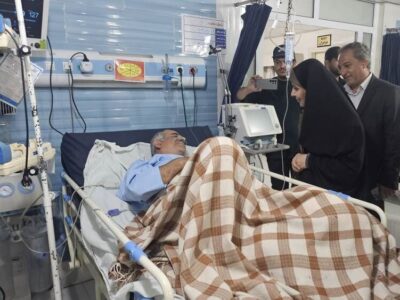 ببینید| عیادت وزیر راه وشهرسازی از رضا میرشکاری از پرسنل
مجروح راه آهن هرمزگان در حمله اخیر آمریکا در بیمارستان