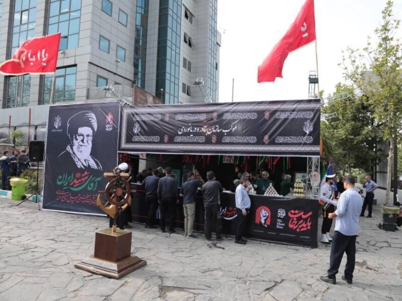 موکب سازمان بنادر و دریانوردی پذیرای زائران در وداع با رهبر
شهید انقلاب