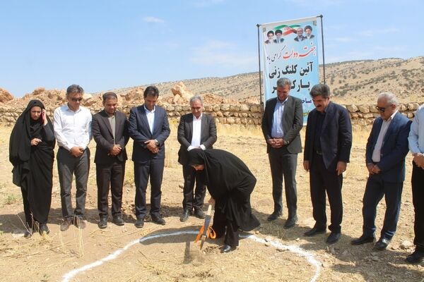 انجام آیین کلنگ‌زنی پروژه‌ پارک شهر ایوان در استان ایلام/
الحاق ۵ هکتار زمین به محدوده این شهر برای توسعه فضای سبز