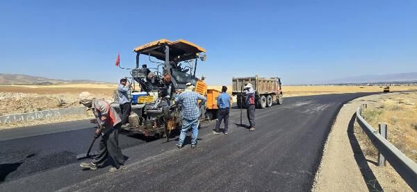 انجام تعریض و روکش آسفالت محور ابهر-آرامستان رضا با بیش از ۲
کیلومتر