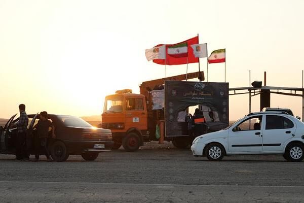 ببینید| برپایی ایستگاه خدمت‌رسانی اداره کل راهداری و
حمل‌ونقل جاده‌ای خراسان جنوبی به زائران و عزاداران دهه پایانی ماه
صفر