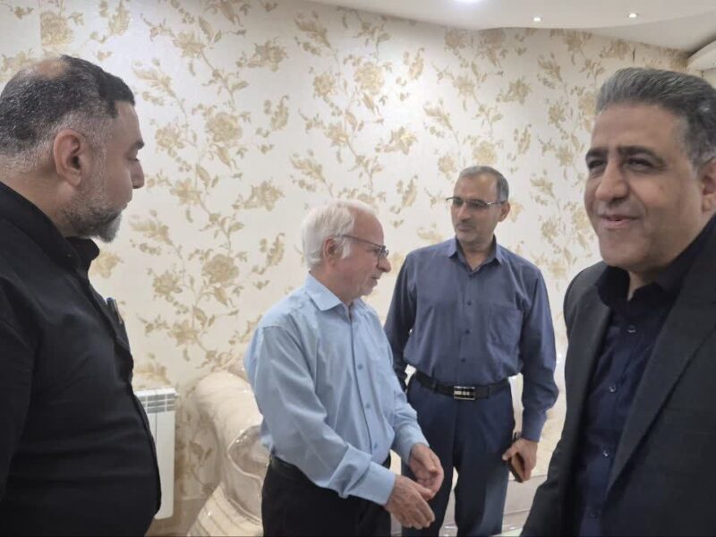 ببینید | همزمان با روز خبرنگار مدیرکل راه و شهرسازی از
روزنامه نگار پیشکسوت خوزستانی عیادت کرد