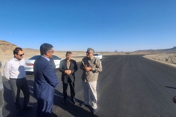 ببینید|بازدید معاون هماهنگی امور عمرانی استاندار به همراه
مدیرکل راه و شهرسازی سیستان‌وبلوچستان از عملیات ساخت بزرگراه
زاهدان–خاش