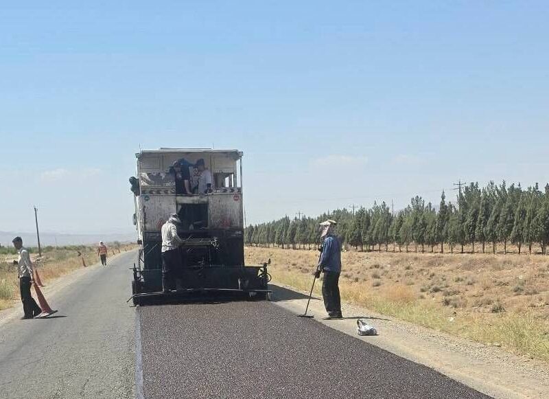 توسعه و بهسازی راه روستای رودک بوئین‌زهرا با اجرای آسفالت
حفاظتی