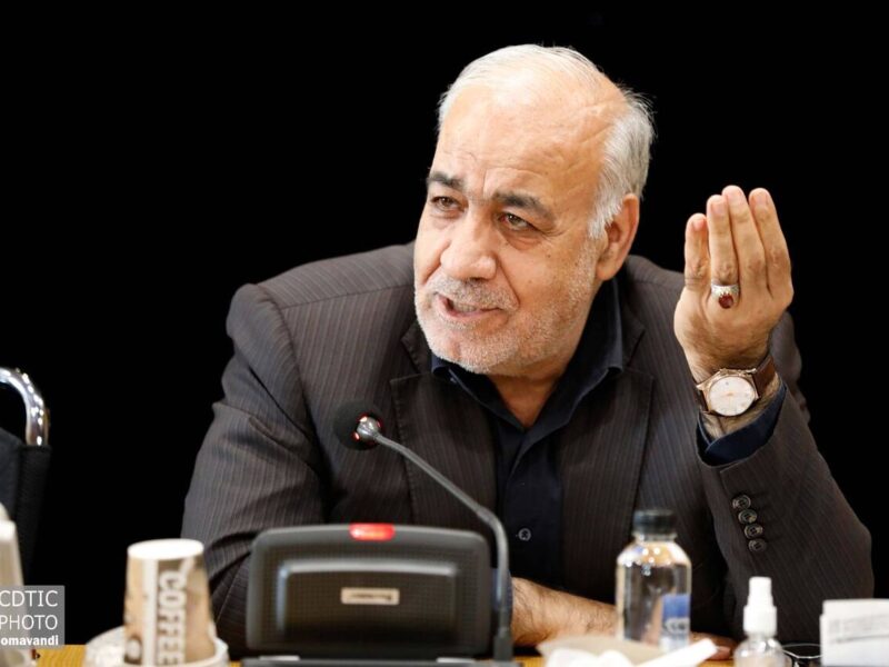 خبرنگار می‌تواند عملکرد یک دوره را به بخشی از حافظه تاریخی
جامعه تبدیل کند