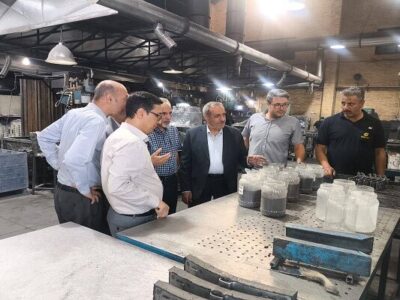 بازدید معاون ناوگان راهآهن از واحدهای تولیدی قطعات ریلی در
کاشان/ تأکید بر حمایت راهآهن از تولیدکنندگان داخلی قطعات ناوگان
ریلی