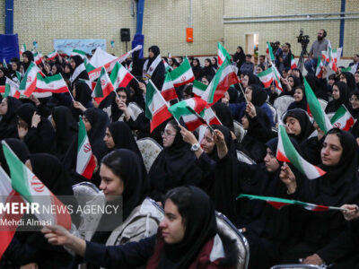 وزیر بهداشت زنگ آغاز سال تحصیلی را نواخت